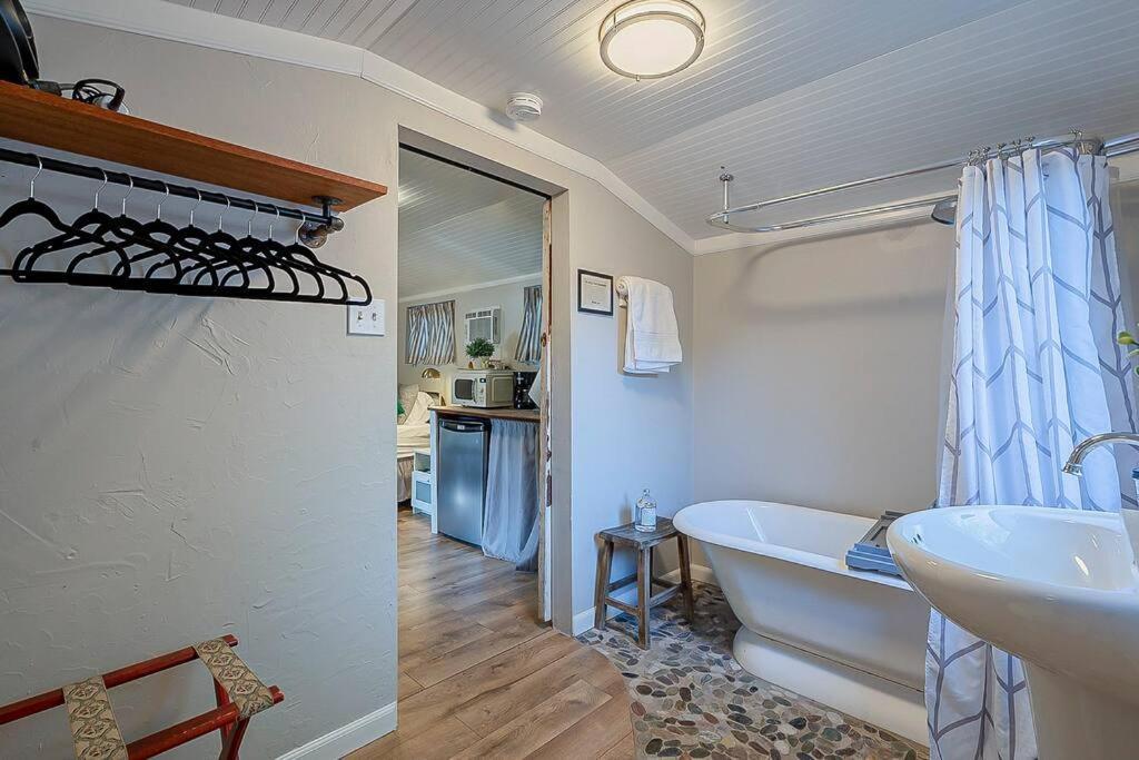 Cute Peaceful Tiny House Getaway W Backyard - Low Summer Rates! Тусон Экстерьер фото